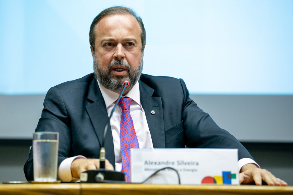 ministro de minas e energia alexandre silveira